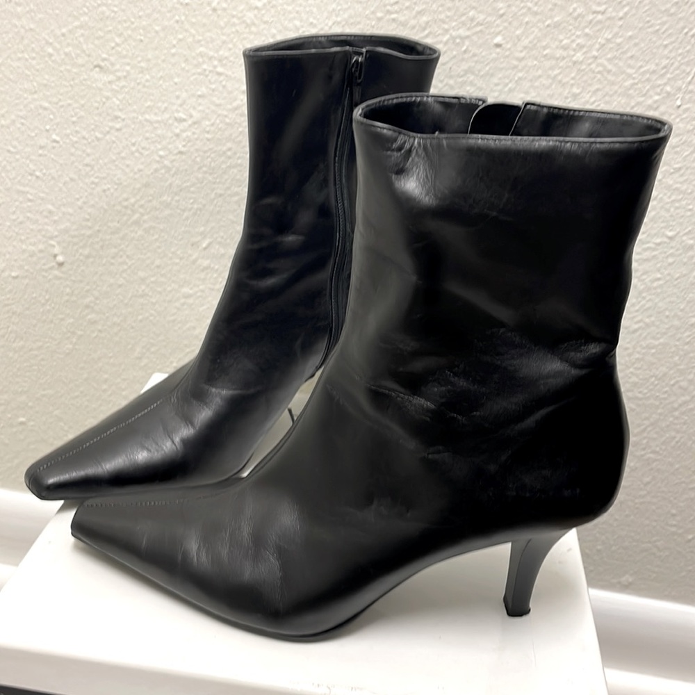 Black Booties - Sz 8.5 - Practically Brand New - 2.5” Heel - Zip Up